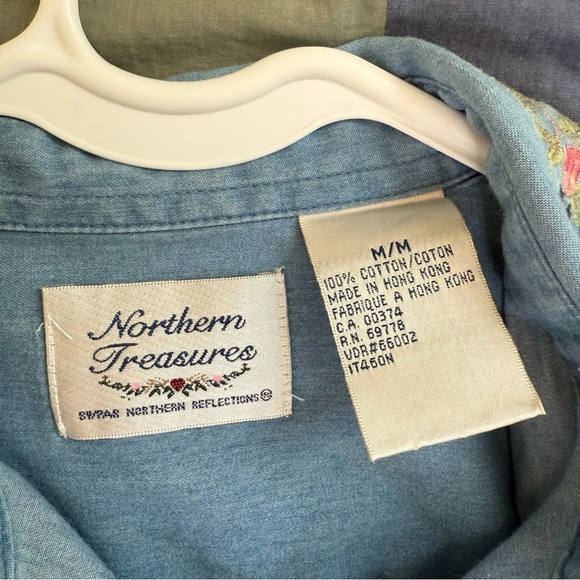 Vintage Northern treasures Blue Embroidered  chambray Jean Shirt women’s size M - Picture 6 of 10
